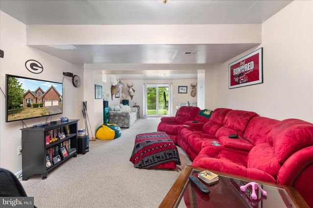 324 HOGAN DR, Martinsburg, WV 25405