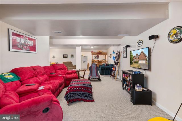 324 HOGAN DR, Martinsburg, WV 25405