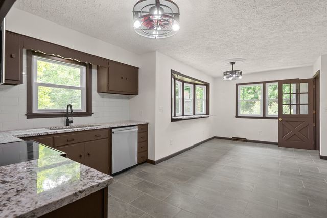 1220 54 Street Court, Moline, IL 61265