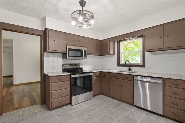1220 54 Street Court, Moline, IL 61265