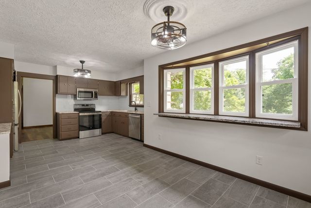 1220 54 Street Court, Moline, IL 61265