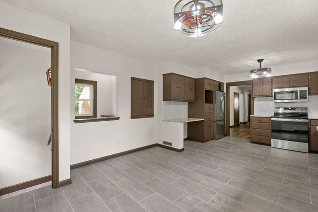 1220 54 Street Court, Moline, IL 61265
