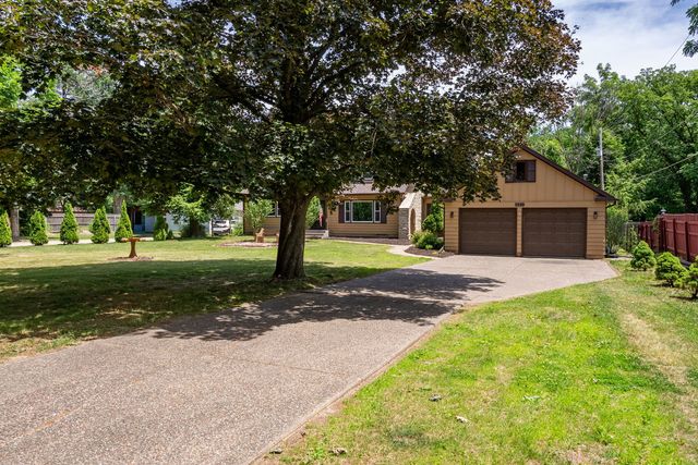 1220 54 Street Court, Moline, IL 61265
