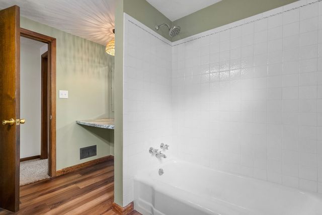 1220 54 Street Court, Moline, IL 61265