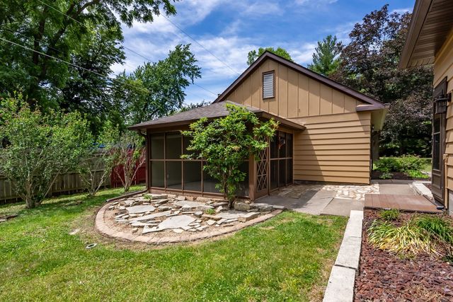 1220 54 Street Court, Moline, IL 61265