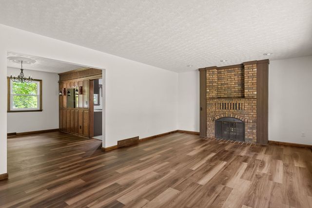 1220 54 Street Court, Moline, IL 61265
