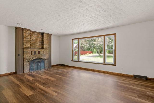 1220 54 Street Court, Moline, IL 61265