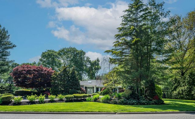 2 Yukon Drive, Woodbury, NY 11797