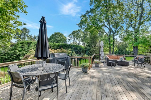 2 Yukon Drive, Woodbury, NY 11797