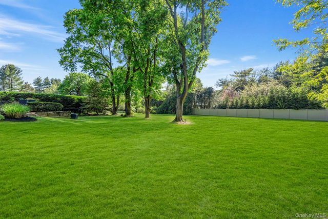 2 Yukon Drive, Woodbury, NY 11797