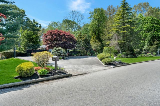 2 Yukon Drive, Woodbury, NY 11797