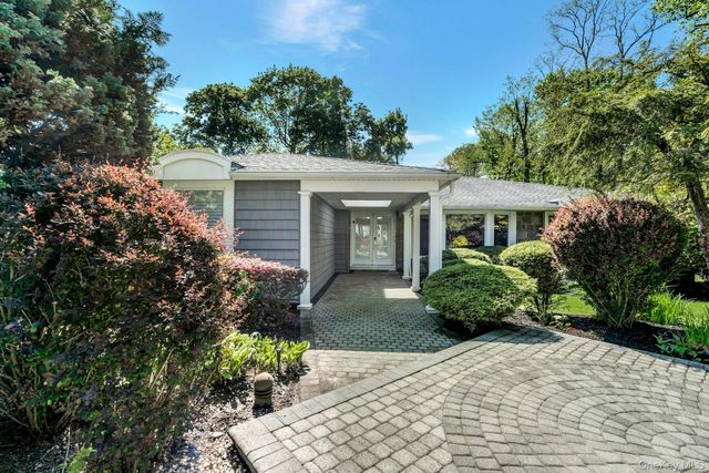 2 Yukon Drive, Woodbury, NY 11797