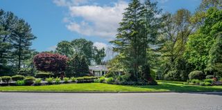 2 Yukon Drive, Woodbury, NY 11797