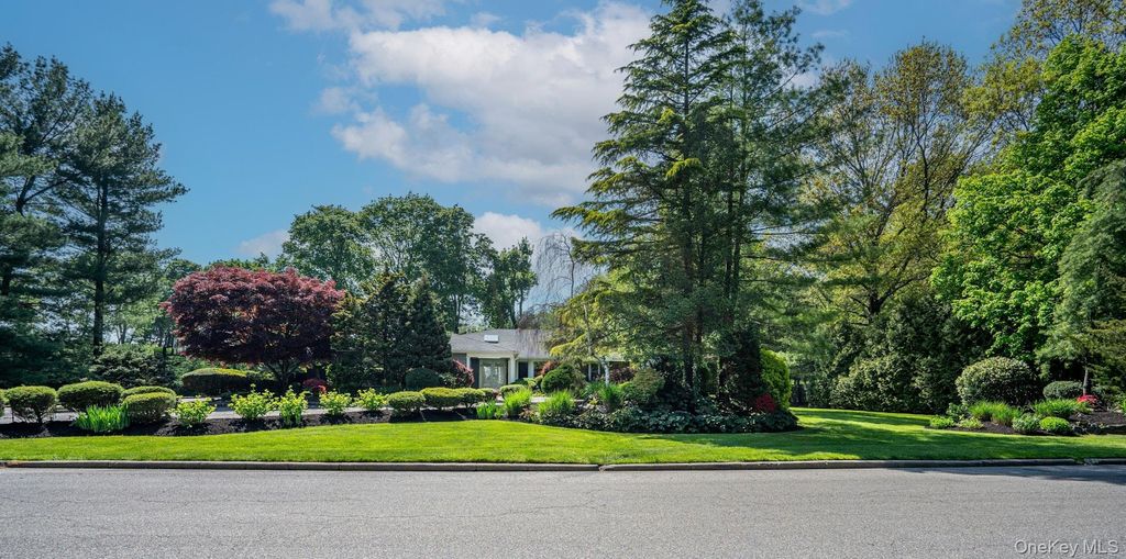2 Yukon Drive, Woodbury, NY 11797