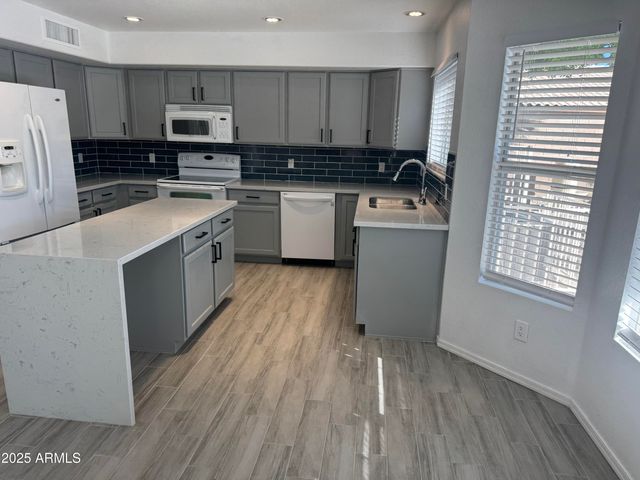 5437 W WAHALLA Lane W, Glendale, AZ 85308