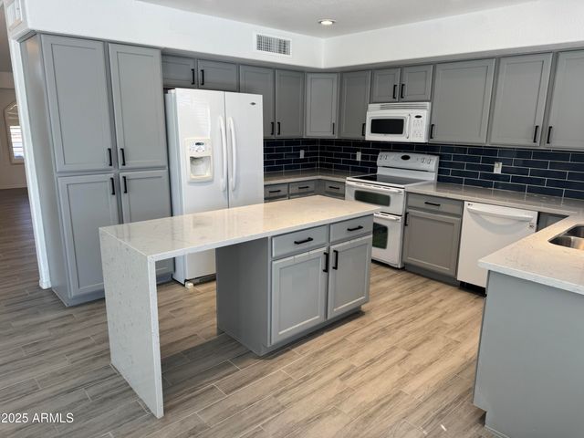 5437 W WAHALLA Lane W, Glendale, AZ 85308