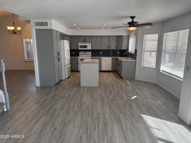 5437 W WAHALLA Lane W, Glendale, AZ 85308