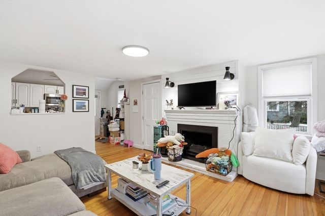 39 Cross St, Quincy, MA 02169