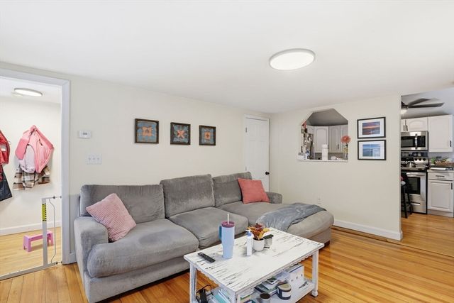 39 Cross St, Quincy, MA 02169