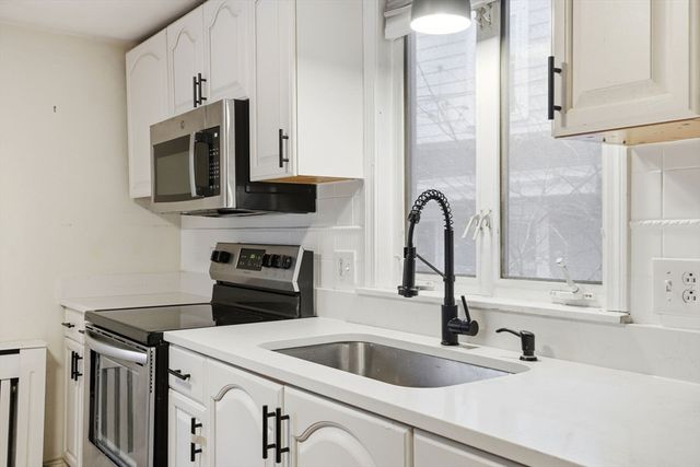 39 Cross St, Quincy, MA 02169