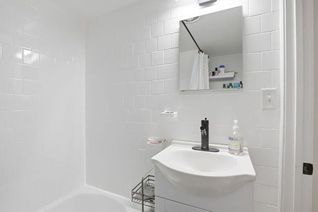 39 Cross St, Quincy, MA 02169