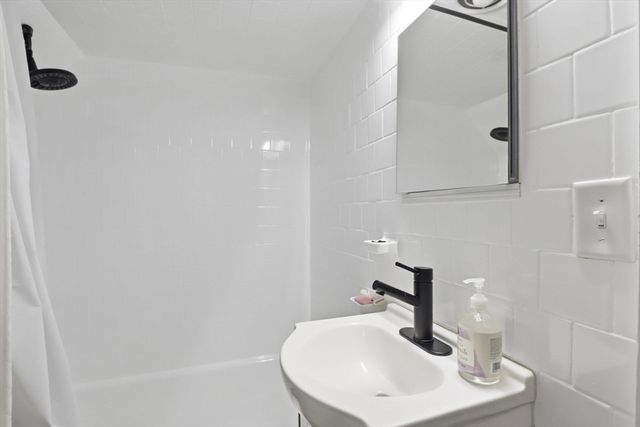 39 Cross St, Quincy, MA 02169