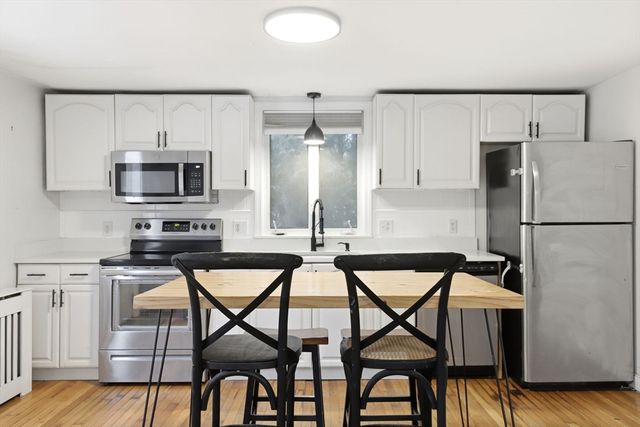 39 Cross St, Quincy, MA 02169