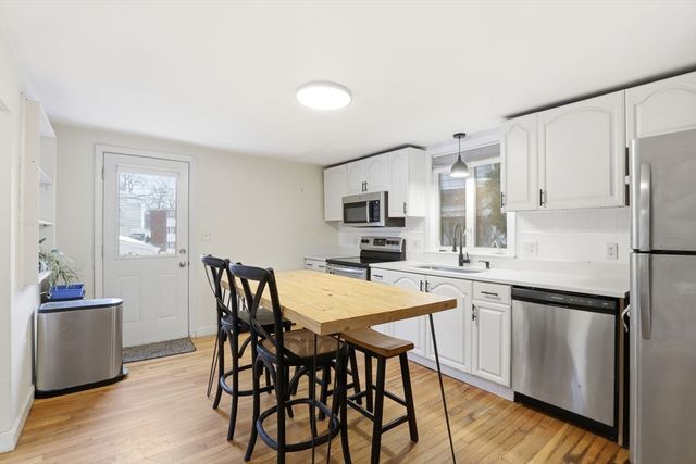 39 Cross St, Quincy, MA 02169