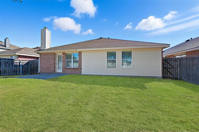 3045 Meadowbrook Drive, Grand Prairie, TX 75052