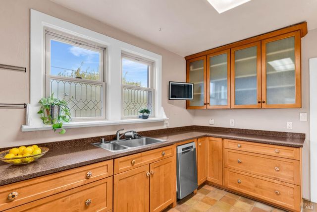 8 Santa Paula Way, Vallejo, CA 94590