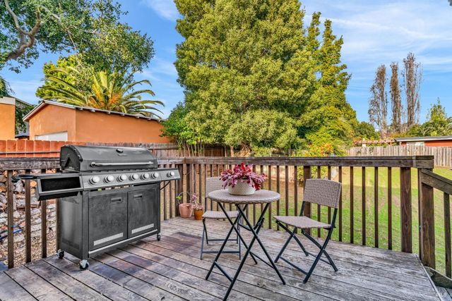 8 Santa Paula Way, Vallejo, CA 94590