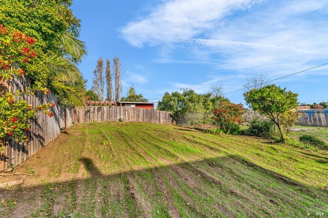 8 Santa Paula Way, Vallejo, CA 94590