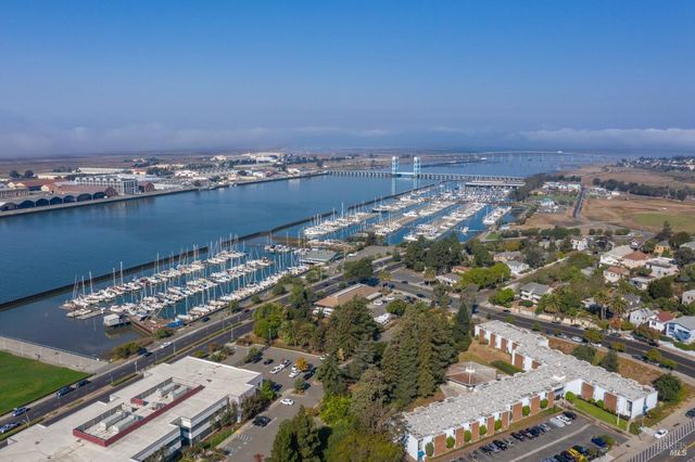 8 Santa Paula Way, Vallejo, CA 94590