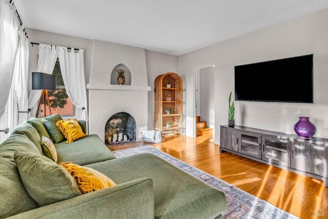 8 Santa Paula Way, Vallejo, CA 94590