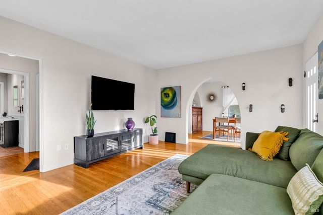 8 Santa Paula Way, Vallejo, CA 94590