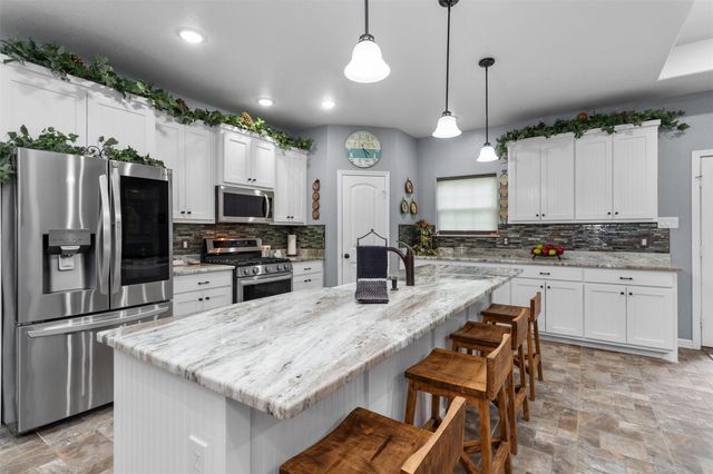 297 Hilltop Road, Crockett, TX 75835