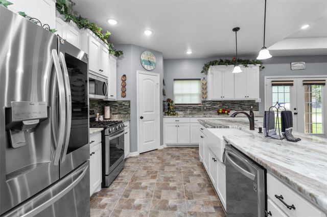 297 Hilltop Road, Crockett, TX 75835