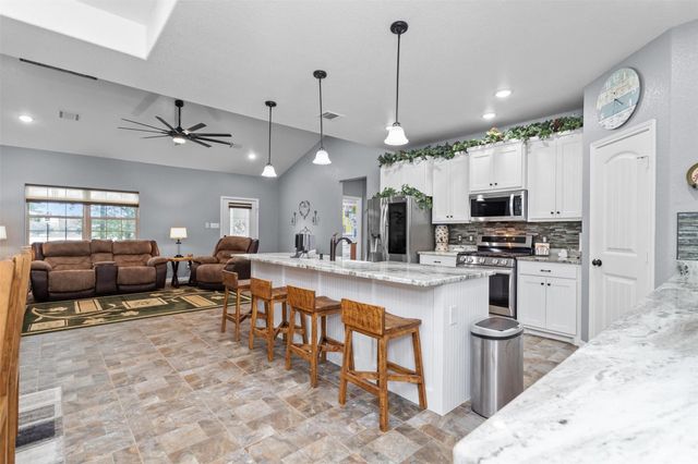 297 Hilltop Road, Crockett, TX 75835