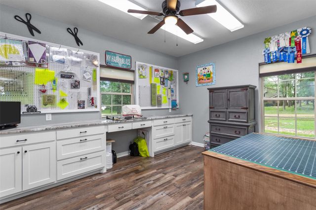 297 Hilltop Road, Crockett, TX 75835