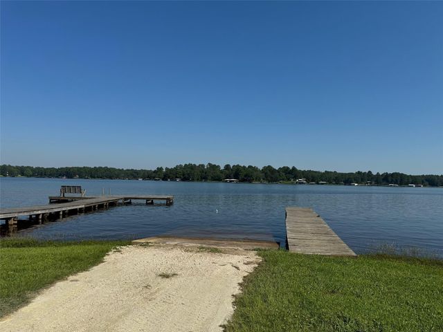 297 Hilltop Road, Crockett, TX 75835