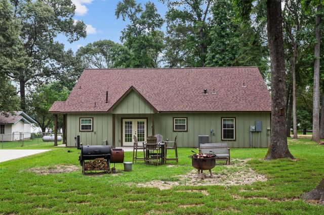 297 Hilltop Road, Crockett, TX 75835