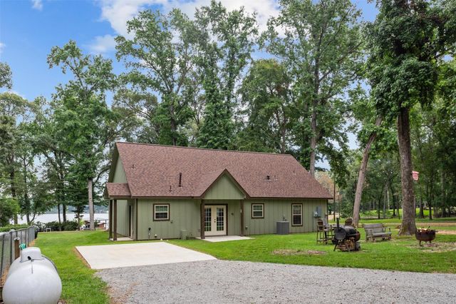 297 Hilltop Road, Crockett, TX 75835