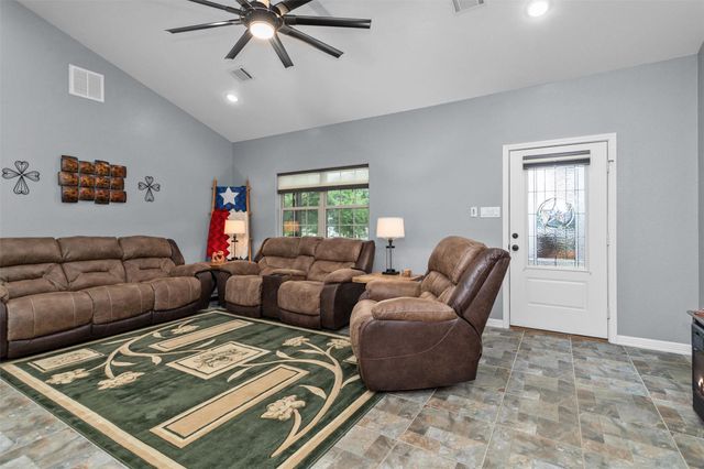 297 Hilltop Road, Crockett, TX 75835