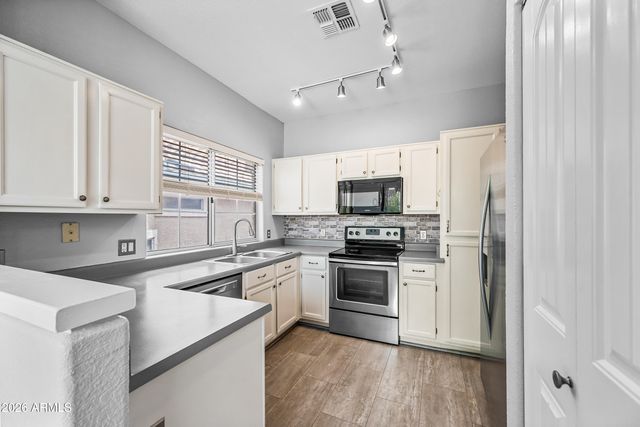 1633 E LAKESIDE Drive 165, Gilbert, AZ 85234