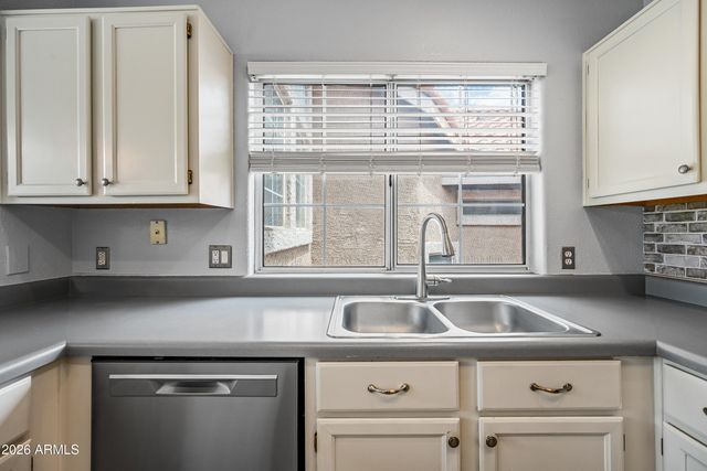 1633 E LAKESIDE Drive 165, Gilbert, AZ 85234
