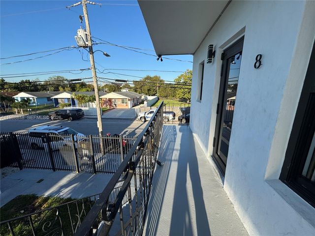 1971 NW 2nd ct 8, Miami, FL 33136