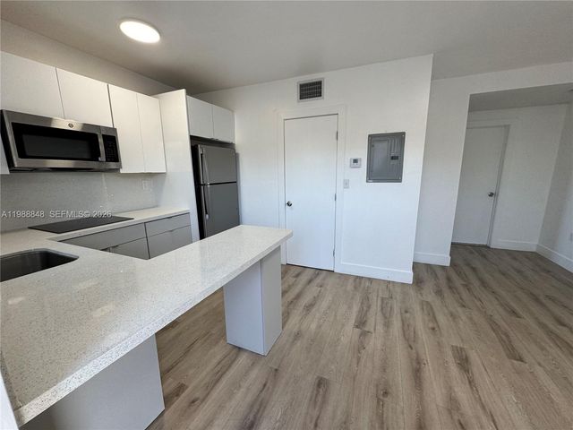 1971 NW 2nd ct 8, Miami, FL 33136