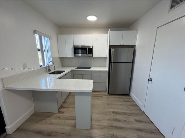 1971 NW 2nd ct 8, Miami, FL 33136