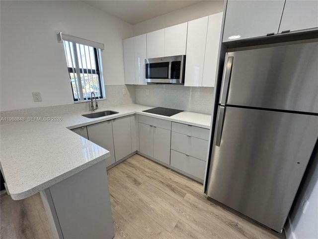 1971 NW 2nd ct 8, Miami, FL 33136