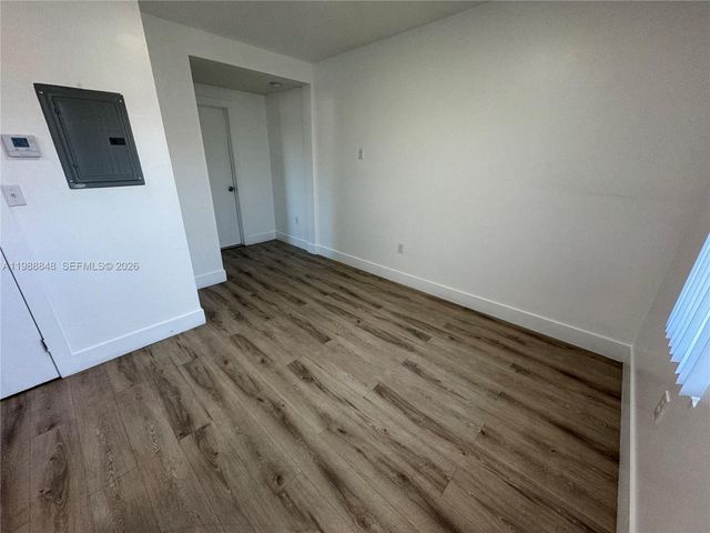 1971 NW 2nd ct 8, Miami, FL 33136